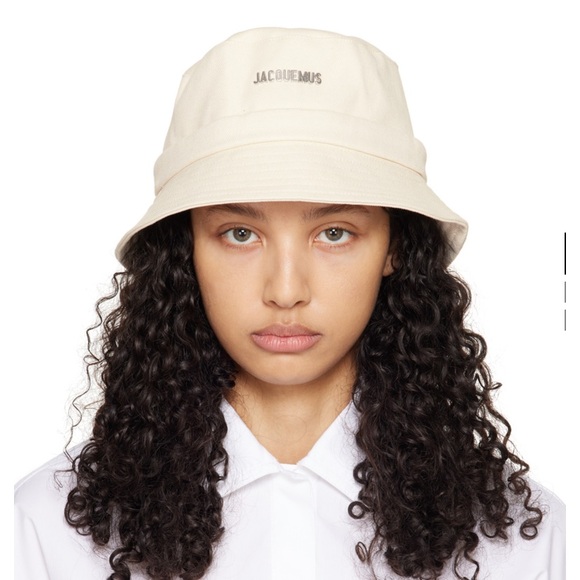 JACQUEMUS Off-White Les Classiques ‘Le bob Gadjo’ Bucket Hat - Picture 1 of 5